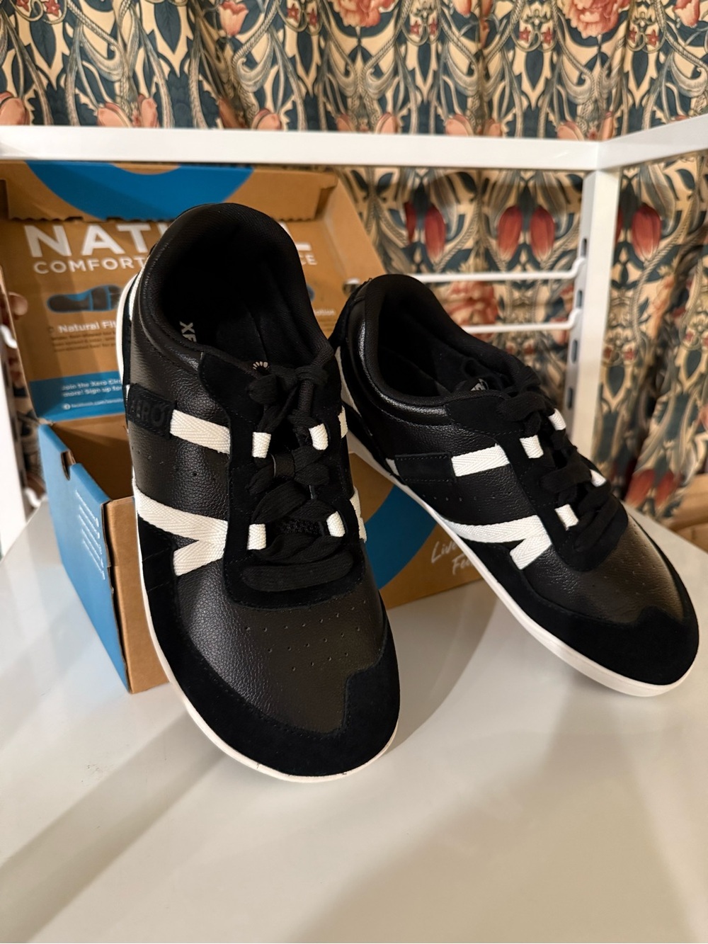 NWT Xero Women's Kelso Court Shoes Barefoot Sneakers Size 9 Black & White - Picture 2 of 7